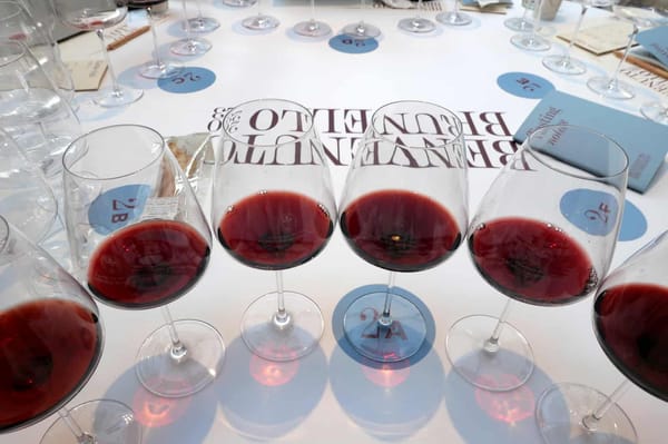 Plongez dans l'excellence de Brunello di Montalcino avec un duo remarquable de millésimes livrables 2019 et 2018