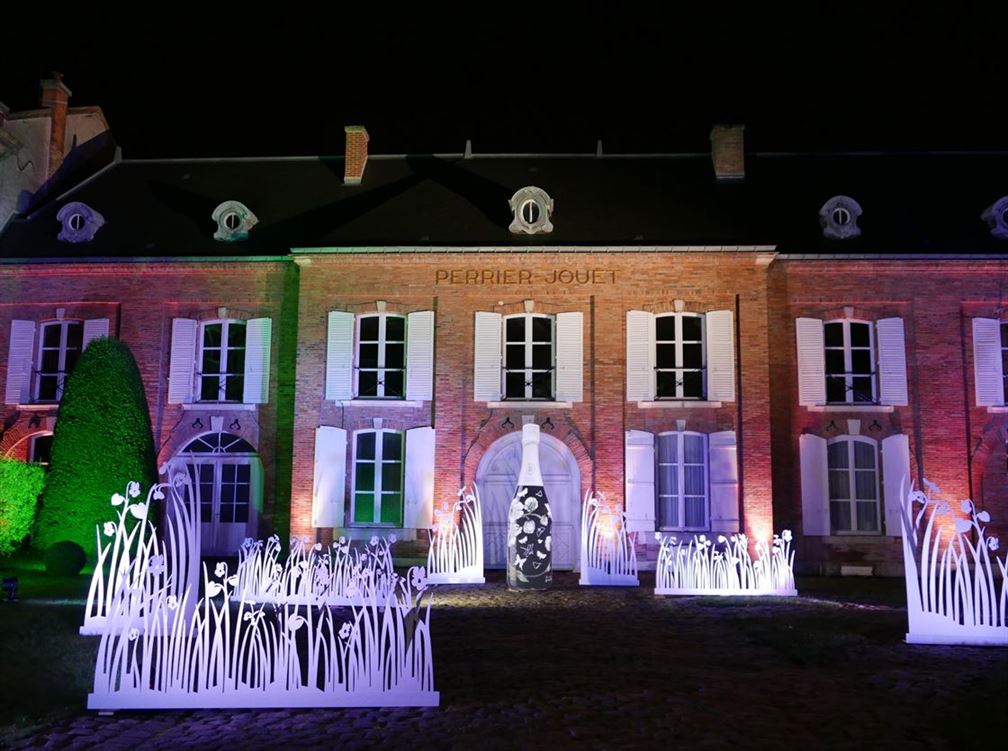 Maison Perrier Jouët habillé pour circonstances 