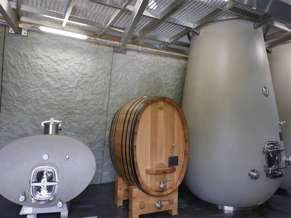 diverses cuves de Vinification