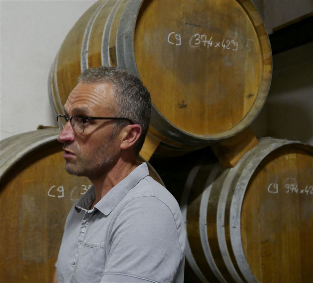 Pascal Favre, vigneron à Saint Pierre d'Oléron fait partie de quelques vignerons de la région qui travaillent en bio.