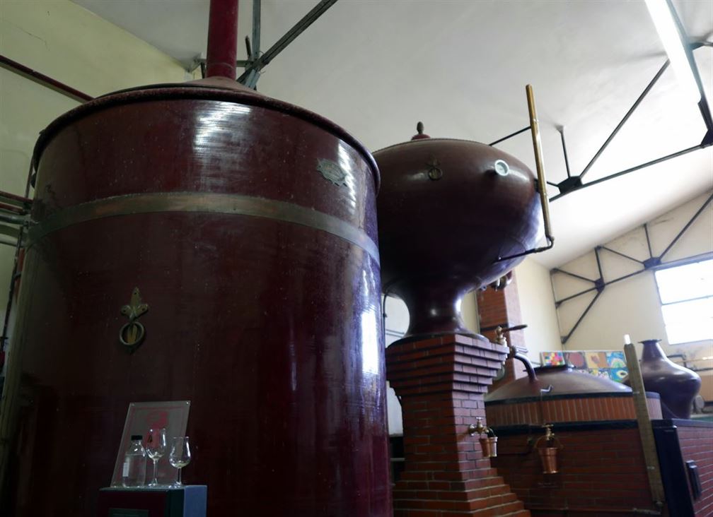 typique alambique charentais pour la distillation du cognac qui fait aussi la base du Pineau 