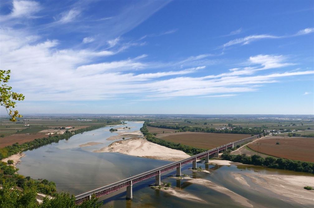 Rivière Tejo sculpte le paysage de la région